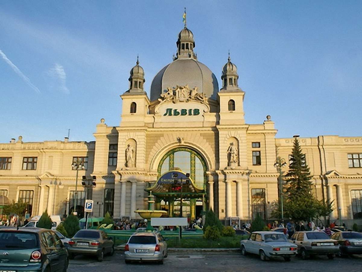 Укрзалізниця: 11 потягів курсуватиме між Києвом і Львовом