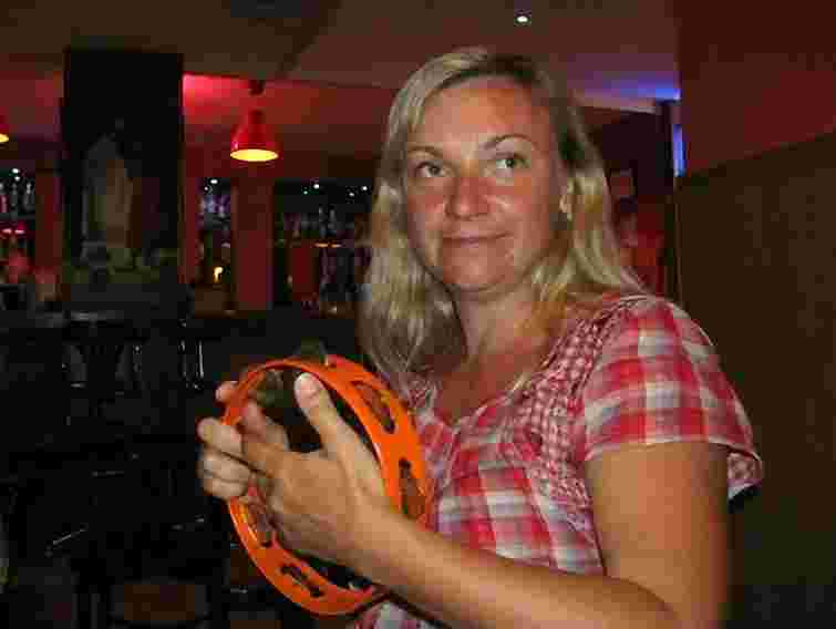 Співробітницю Братів Капранових відпустили