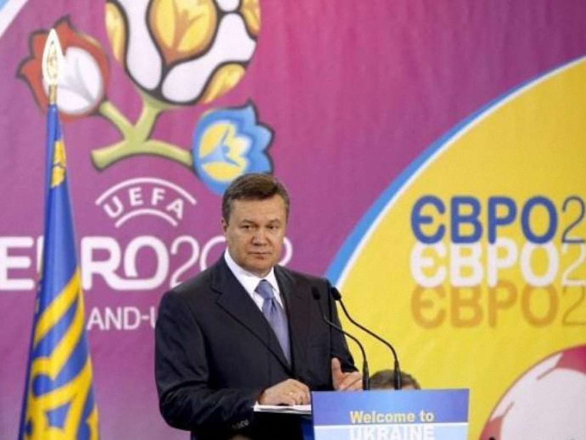 Янукович запросив на Євро-2012 керівників країн СНД