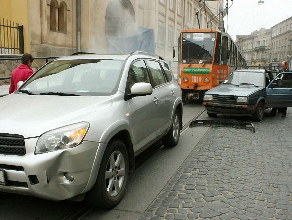 У Львові на вулиці Франка через ДТП утворився корок. Фото