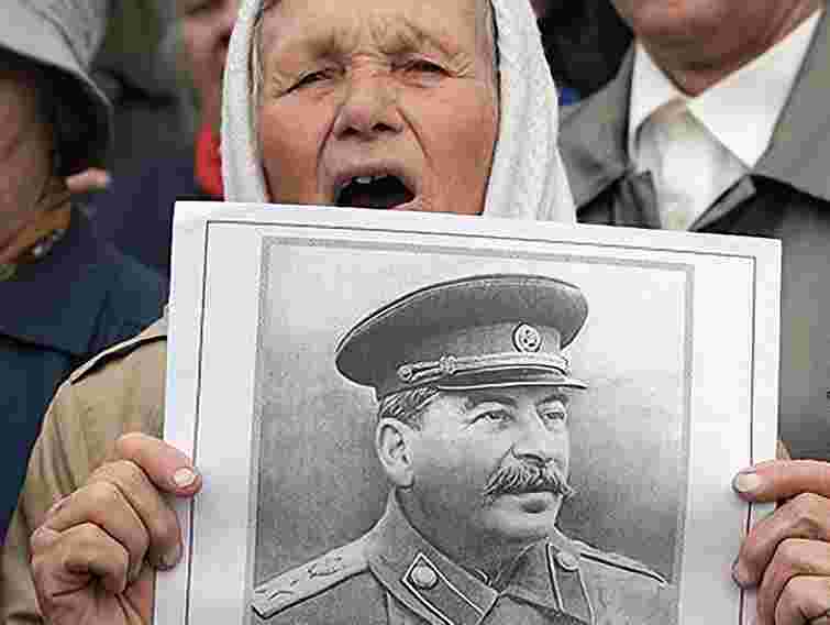 Симоненко має відповісти за виправдання злочину сталінізму, - політик