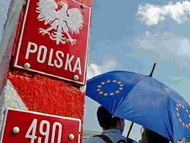 Польські митники попередили УЄФА про черги на кордоні