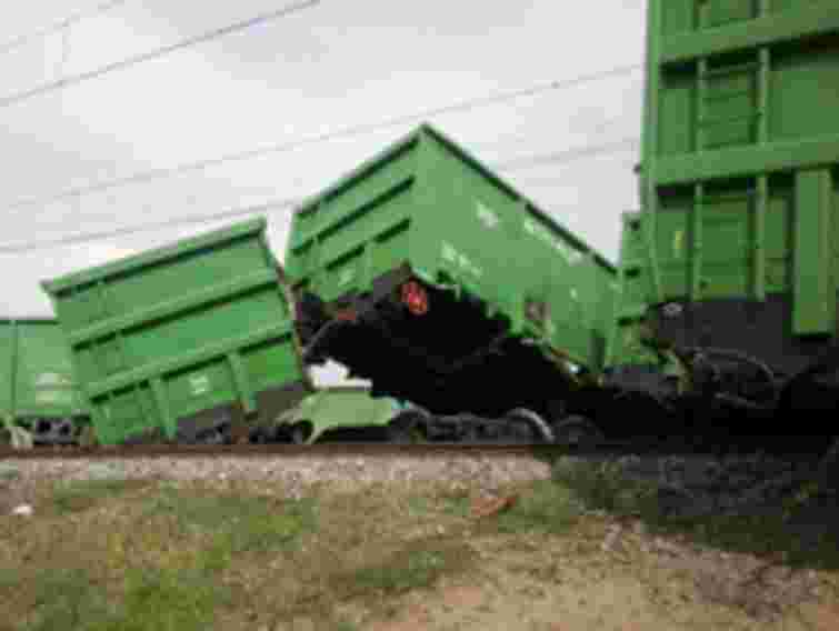 У Криму зійшло з рейок 19 вагонів потяга