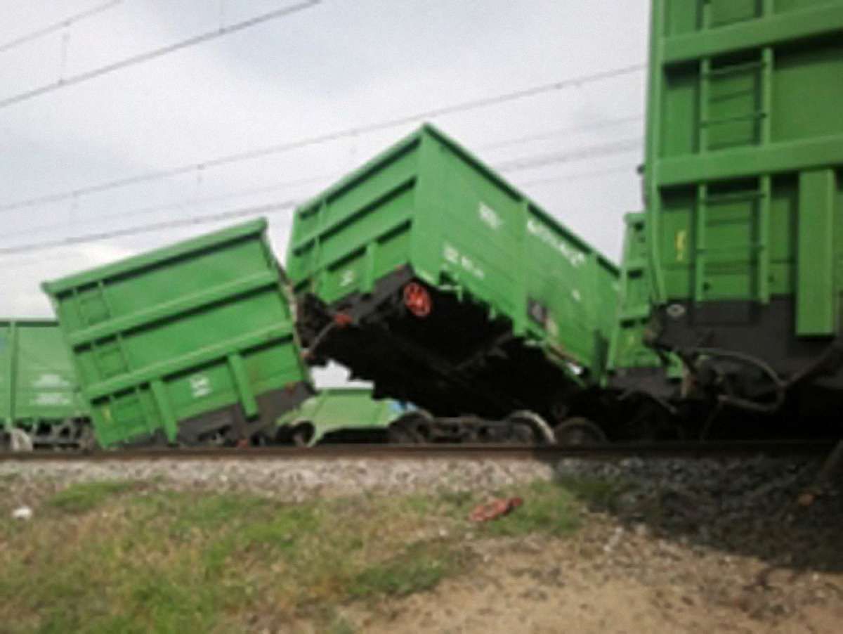 У Криму зійшло з рейок 19 вагонів потяга