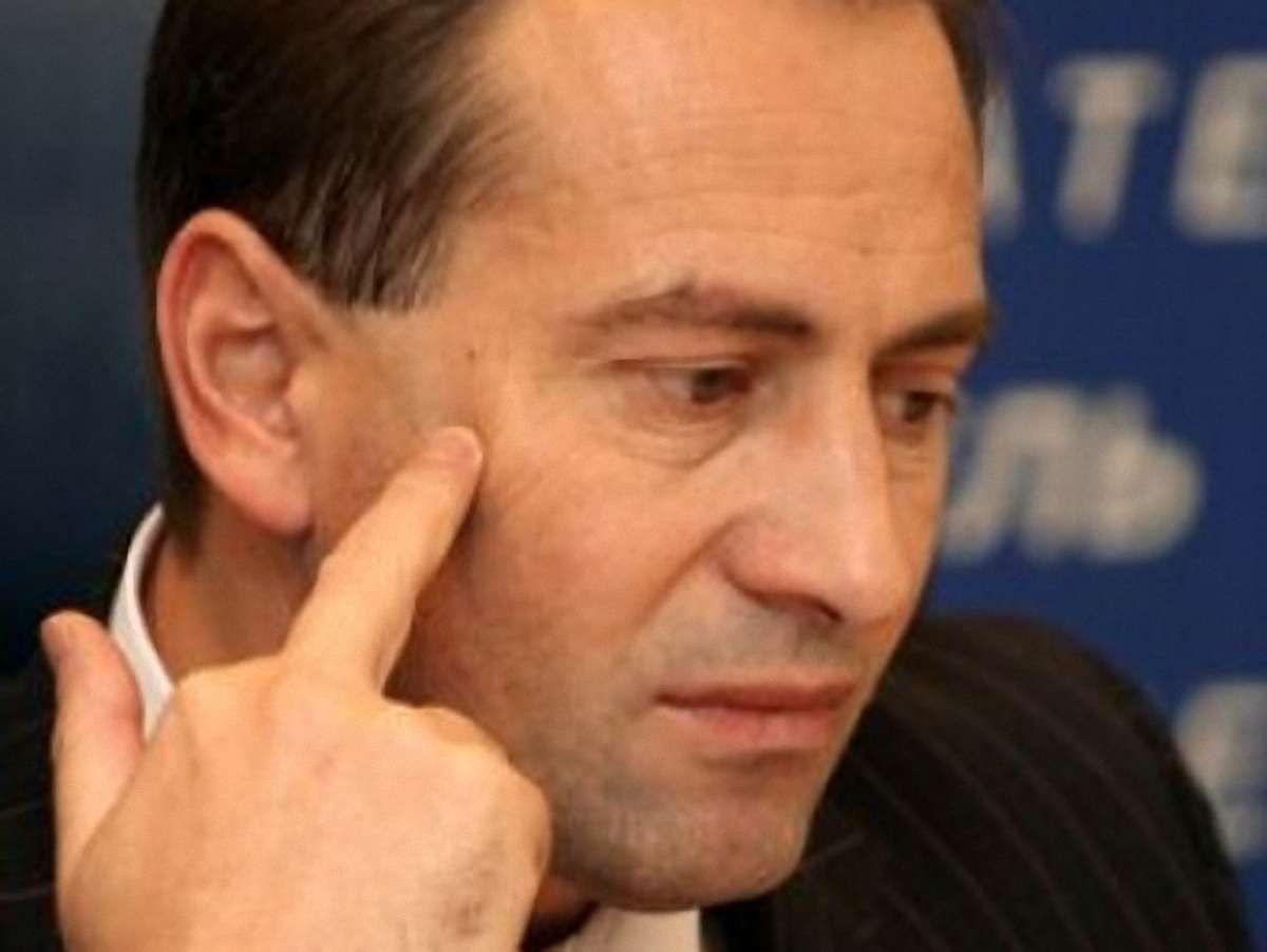 Янукович хоче приземлятися під Тарасовою горою, – Томенко