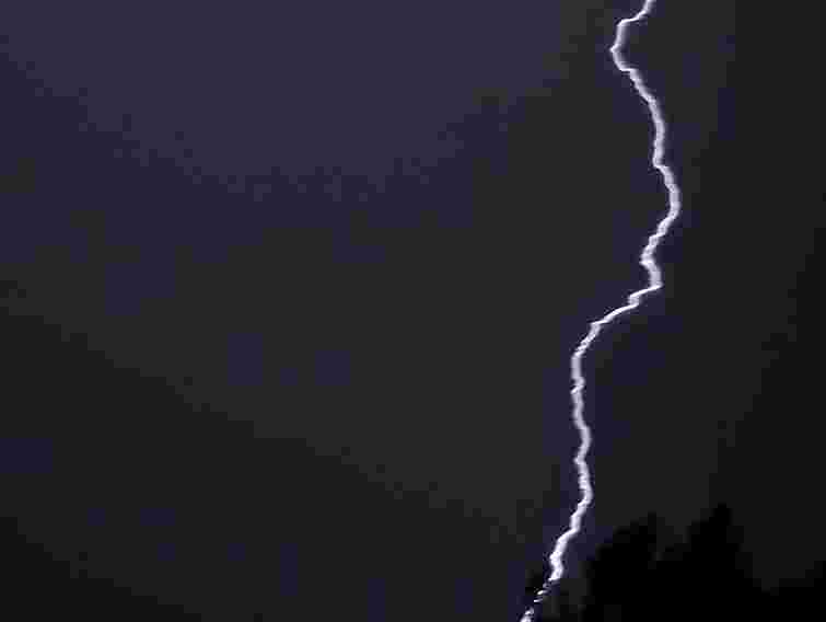 На Рівненщині від удару блискавки загинула дівчина