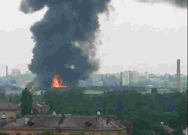 У Києві горить найбільший склад секонд-хенду