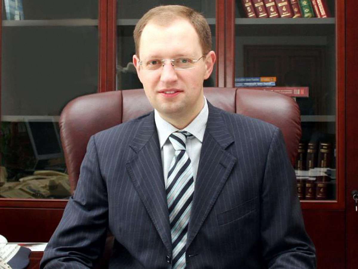Яценюк: Янукович хоче, щоб президента обрав парламент