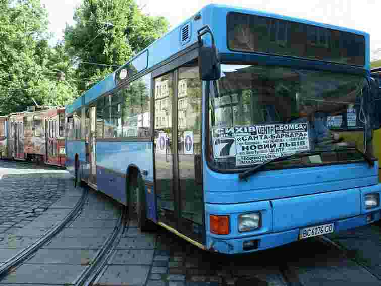 В центрі Львова через ДТП півгодини стояли трамваї