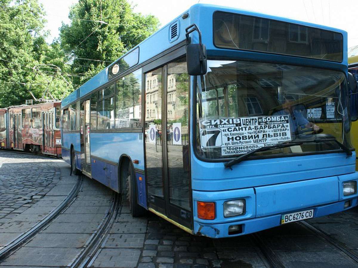 В центрі Львова через ДТП півгодини стояли трамваї