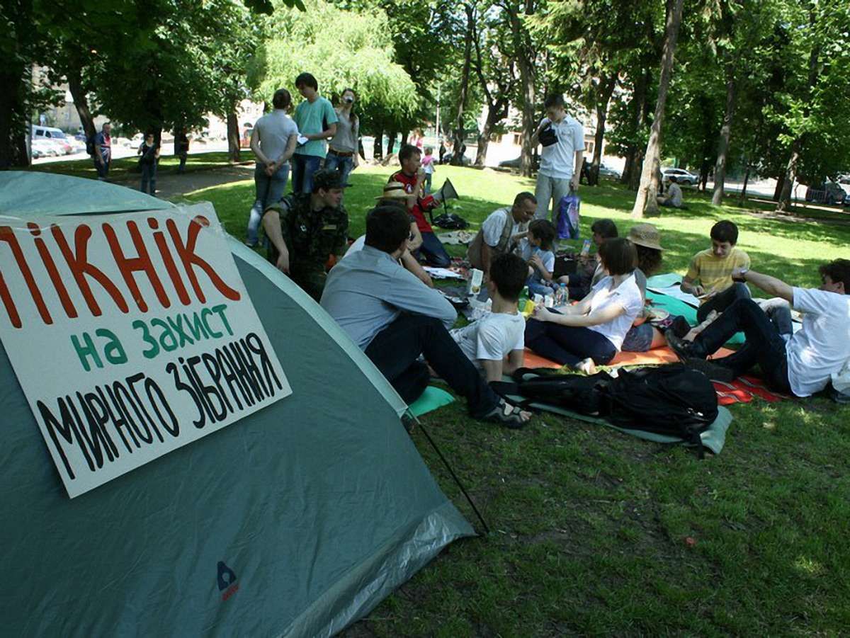 У Львові відбувся пікнік на захист мирних зібрань