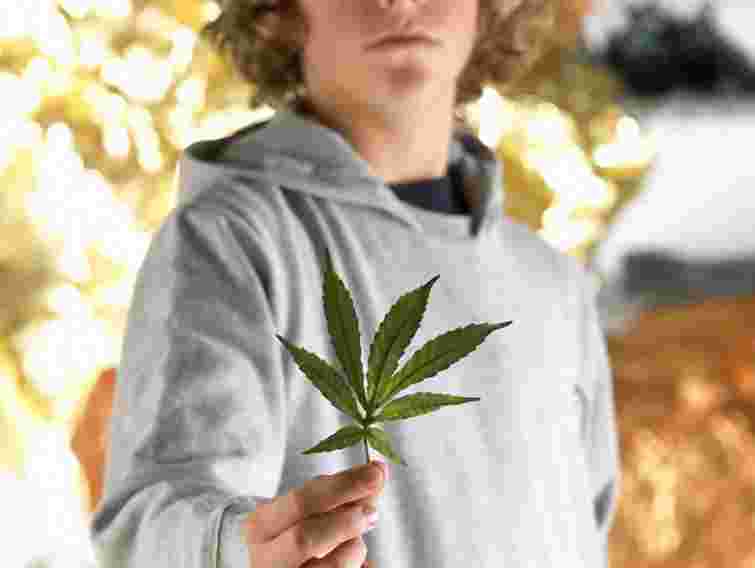 30 кг наркотиків вилучили в навчальних закладах за місяць