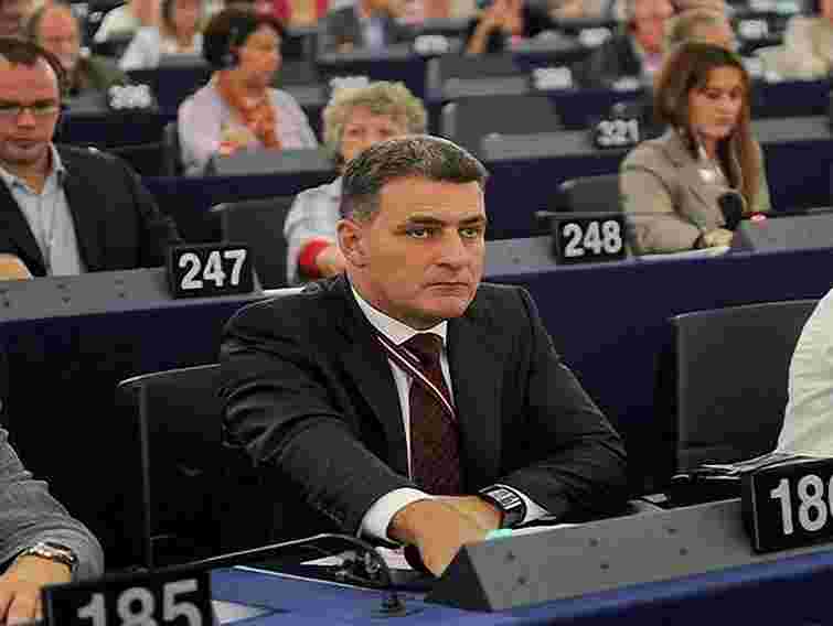 Тимошенко марно приміряє лати Жанни д'Арк, - європарламентар