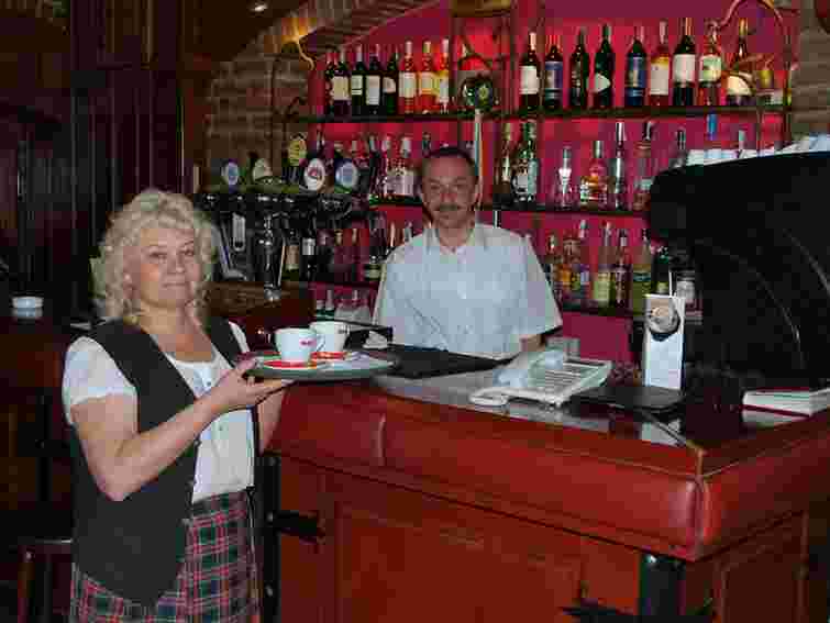 Власники ресторану «Шекспір» на один день стали кельнерами