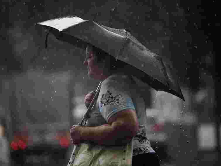 Завтра в Україні похолоднішає, місцями – дощ