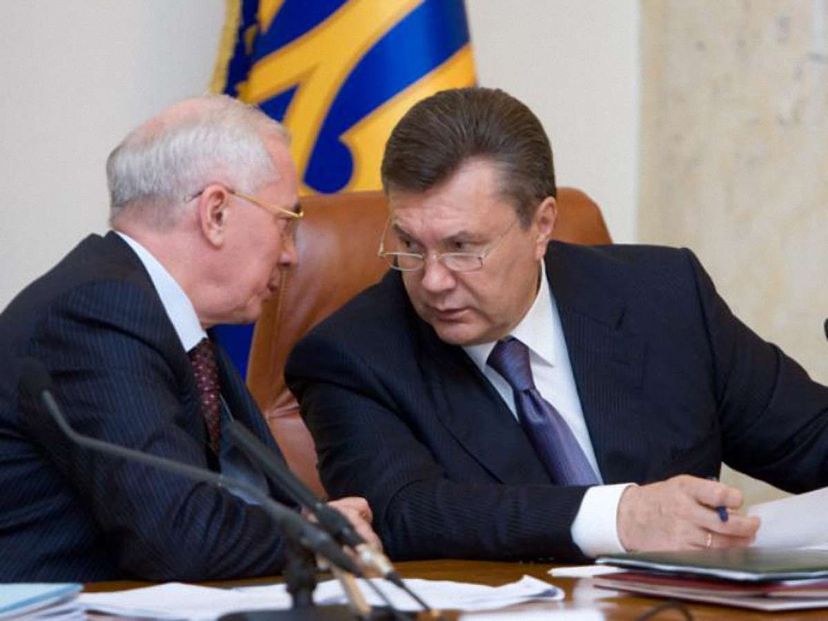 Янукович доручив Азарову звільнити міністрів, які гальмують реформи