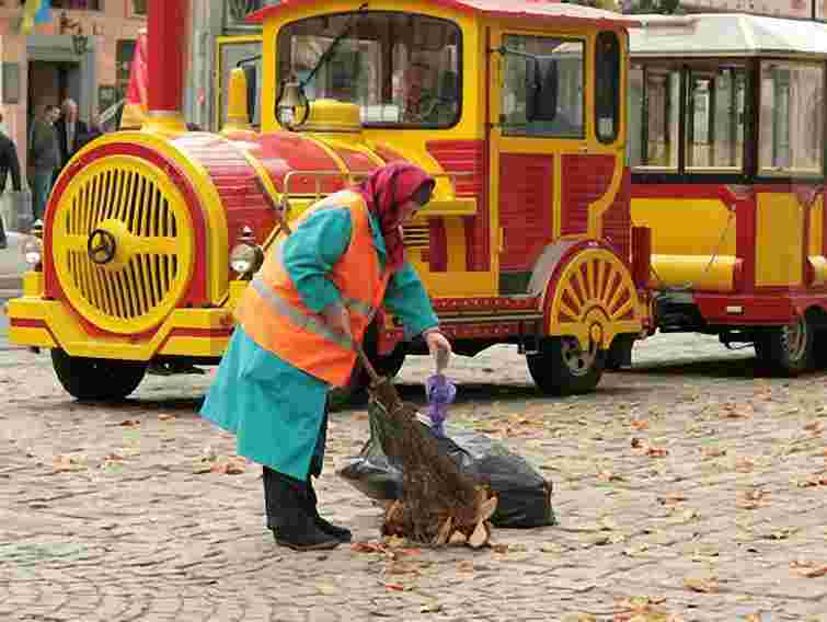 У Львові до Євро-2012 двірників одягнуть у нову форму