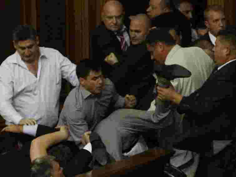 Регіонал про бійку: Якби ми хотіли їх розірвати, ми б це зробили