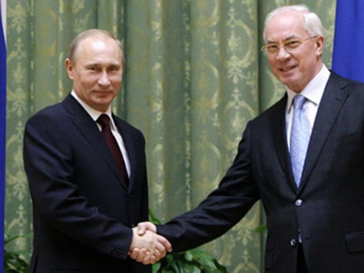 Азаров поговорив з лідерами РФ про газ і сир