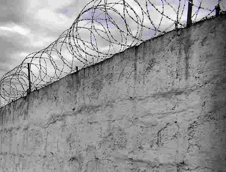 В Україні в СІЗО по 2-3 роки без суду утримують неповнолітніх