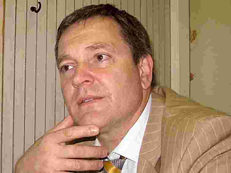 Професор Єльського університету пригрозив регіоналу судом