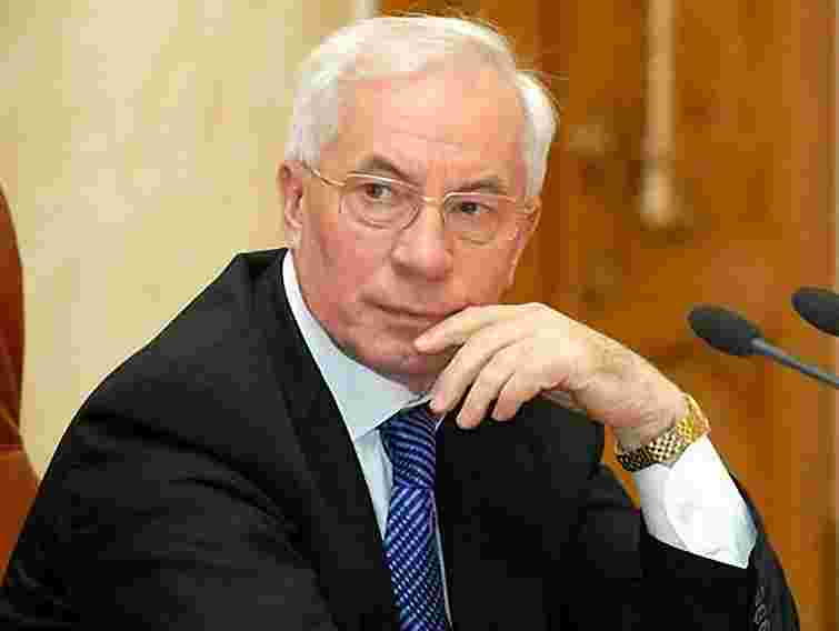 Азаров пообіцяв матеріальну підтримку українцям у Росії