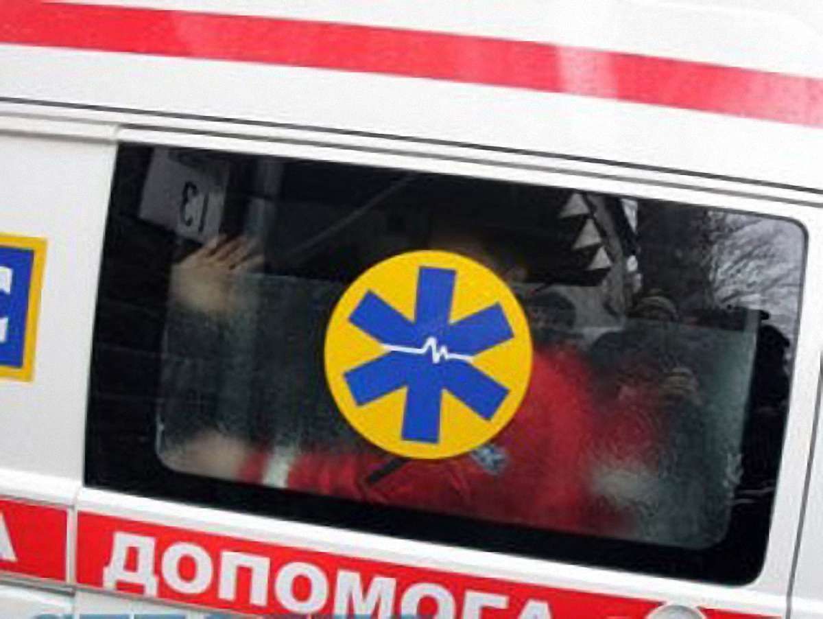 ДТП на Донеччині: 2 людини загинуло, 12 – в лікарні