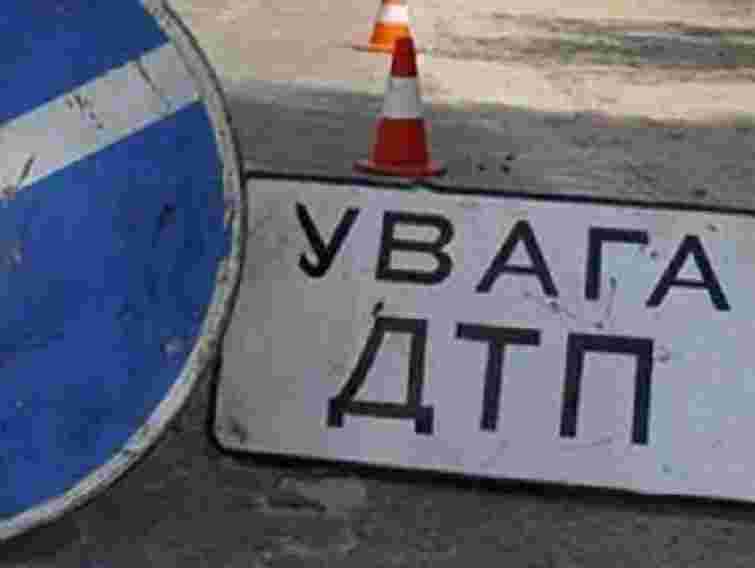 На Львівщині батько з дітьми потрапив у ДТП