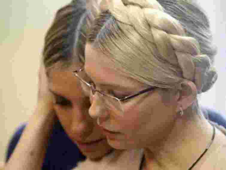 Тимошенко розмовляє з донькою лише пошепки