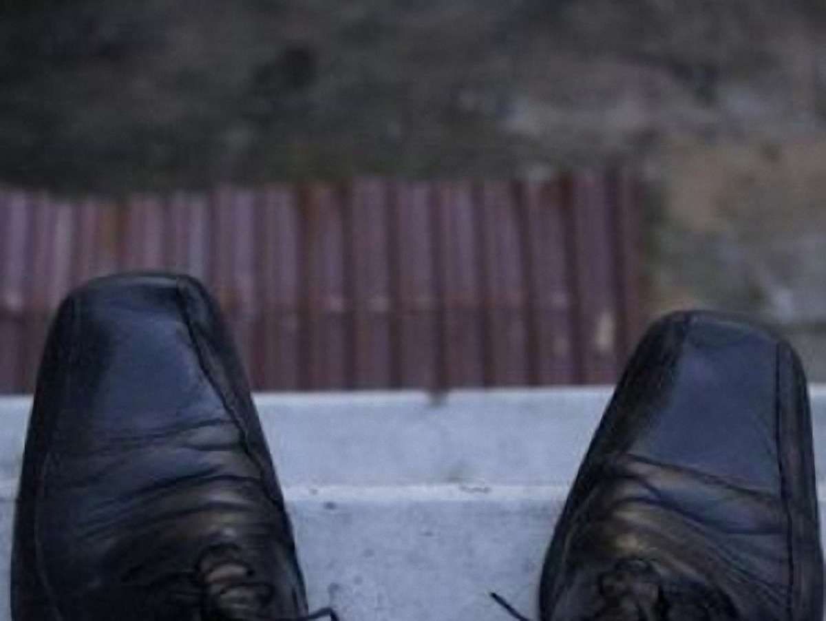 Чоловік викинувся із 3-го поверху райвідділу міліції