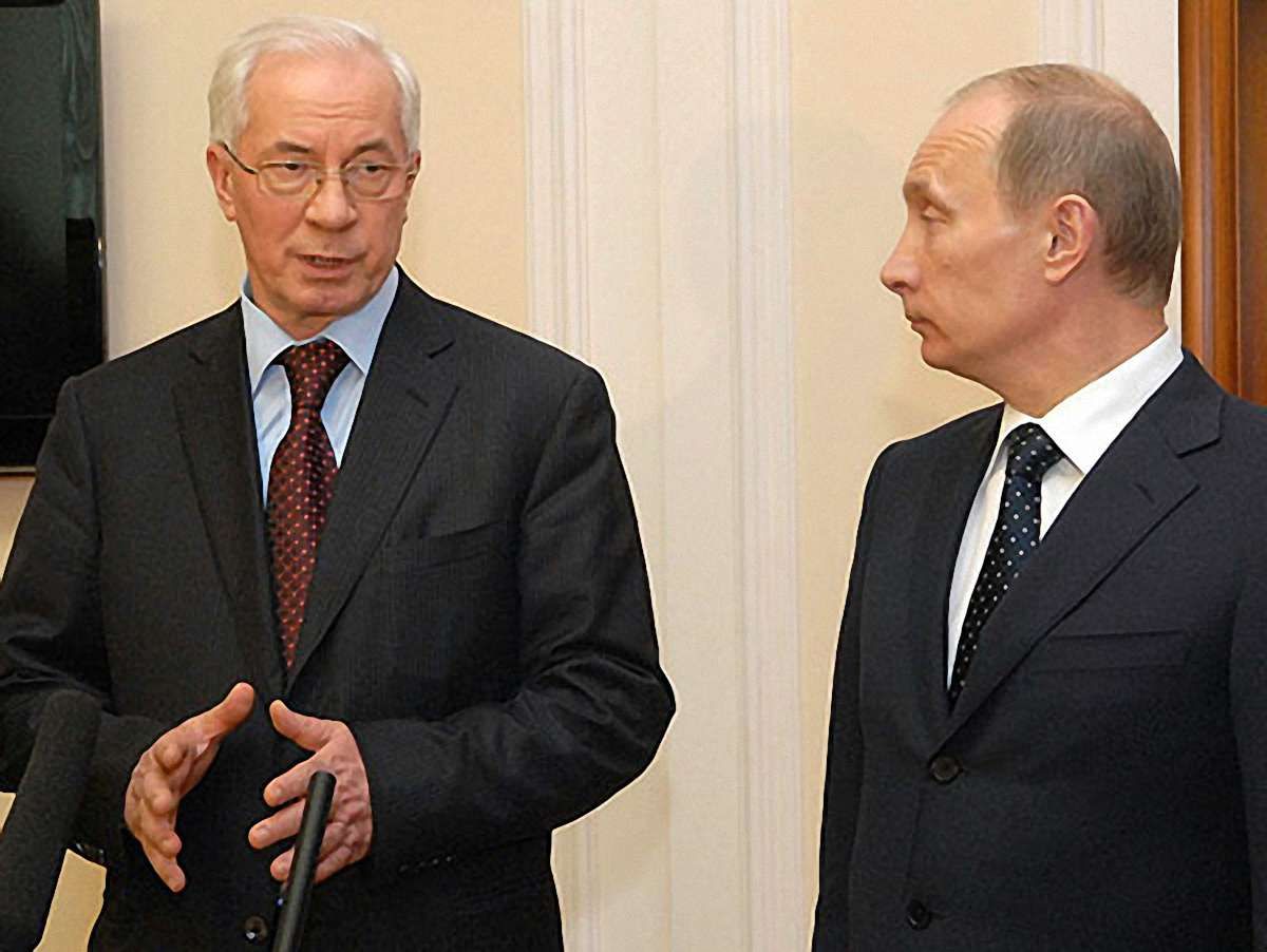 Заява Азарова в Росії про українців – політична, – політолог