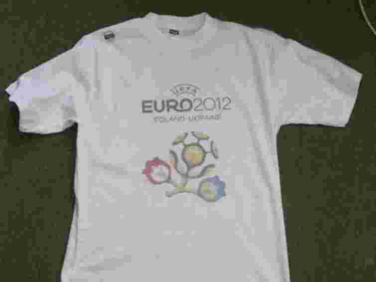 Львівські ділки незаконно виготовляли одяг із символікою Євро
