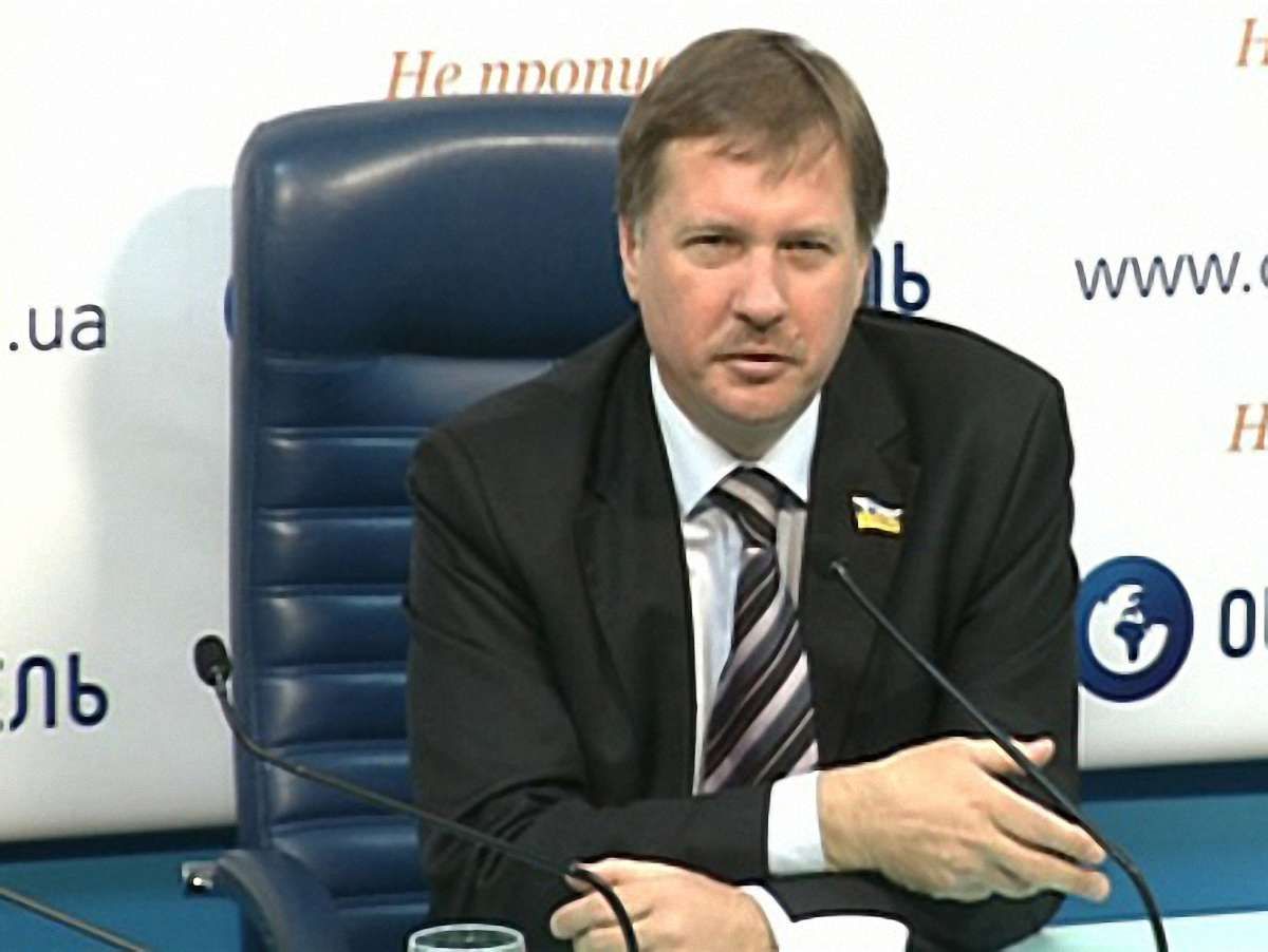 Це певна зграя товаришів, – Чорновіл про ПР