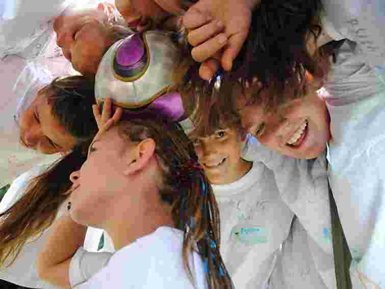 В Україні діти, що живуть у селах, почуваються щасливішими, – опитування