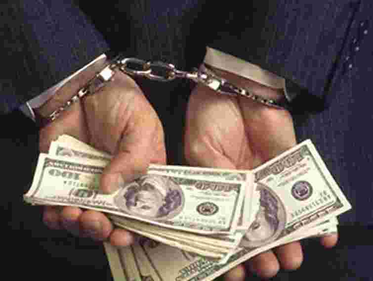 Співробітник Держфінпослуг попався на хабарі