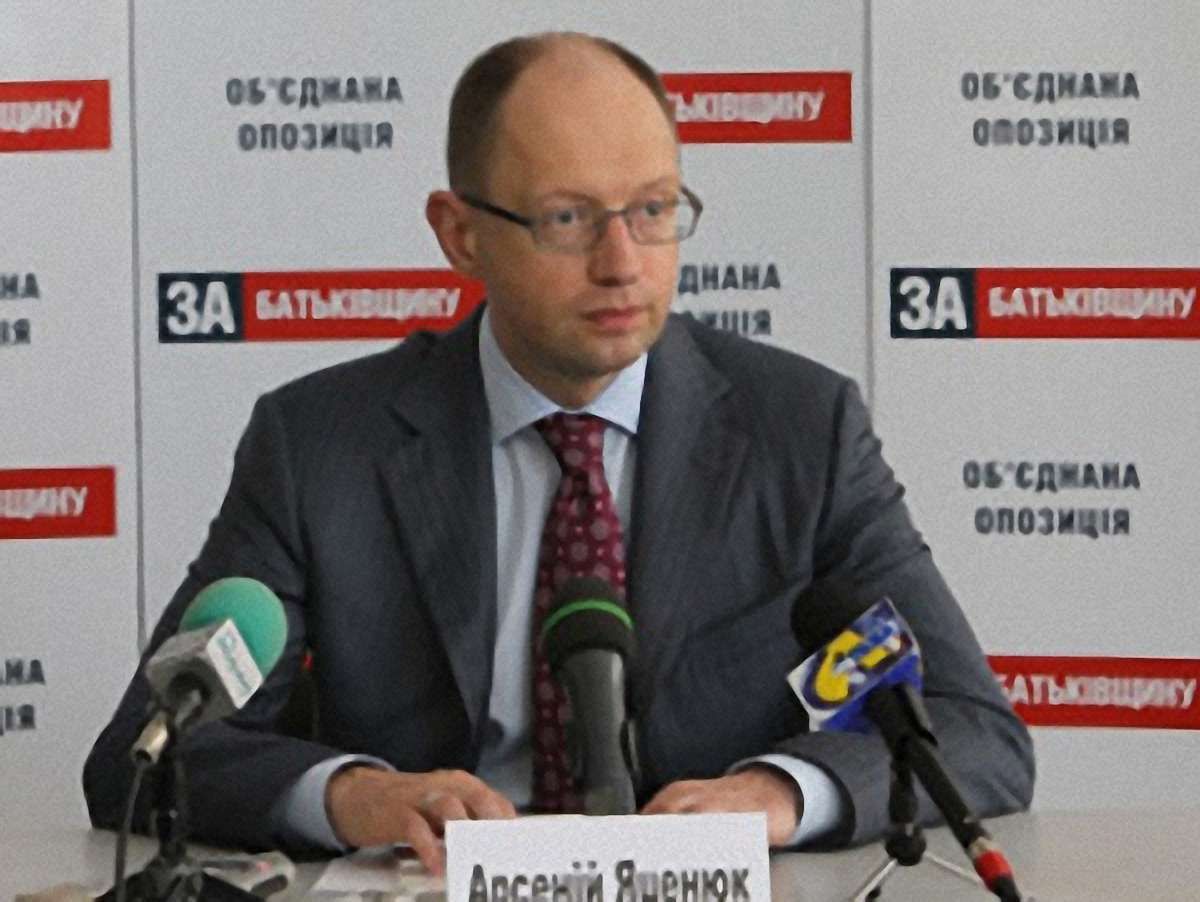 Яценюк обіцяє провести антикорупційну люстрацію