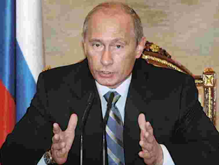 За плювок на портрет Путіна опозиціонера засудили на 15 діб