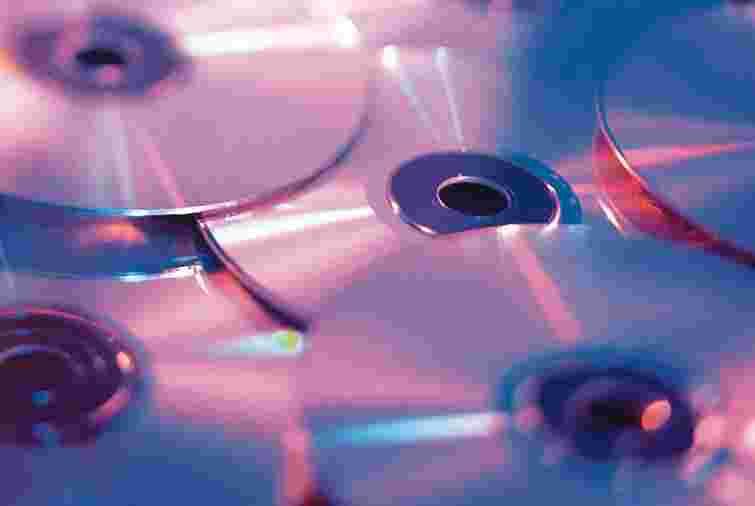 На Прикарпатті підприємець торгував контрафактними дисками