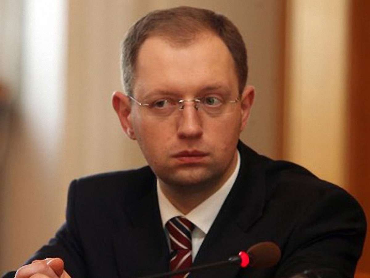 Янукович хоче негайно розпустити парламент, - Яценюк