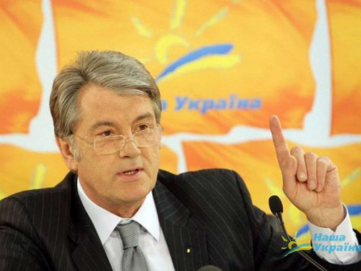 Політолог: Партія Ющенка підіграє владі