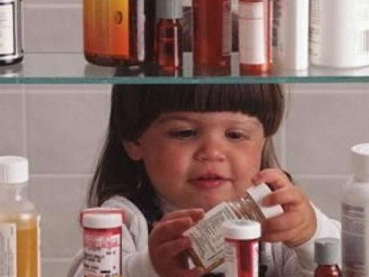 В Україні хочуть заборонити продаж ліків дітям