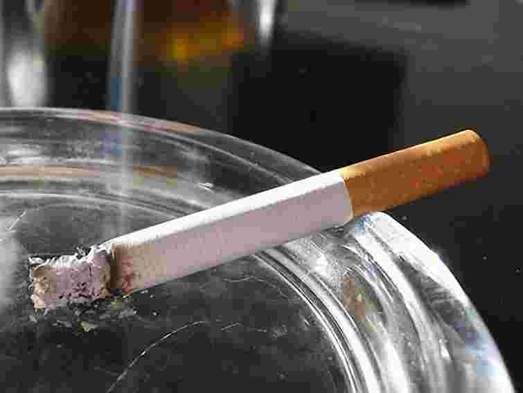 Янукович заборонив курити на стадіонах під час Євро