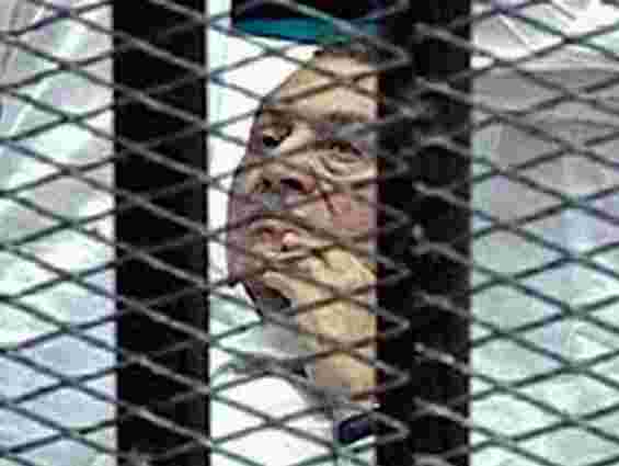 Екс-президента Єгипту засудили до довічного ув’язнення