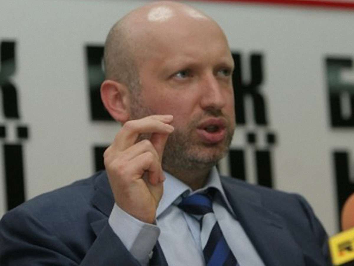 Турчинов каже, що закон про вибори під загрозою