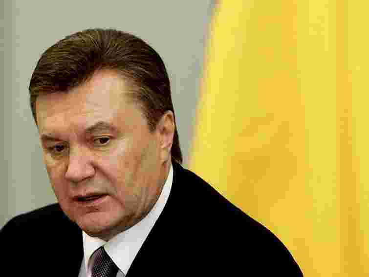 Янукович нагородив орденом секретаря Азарова