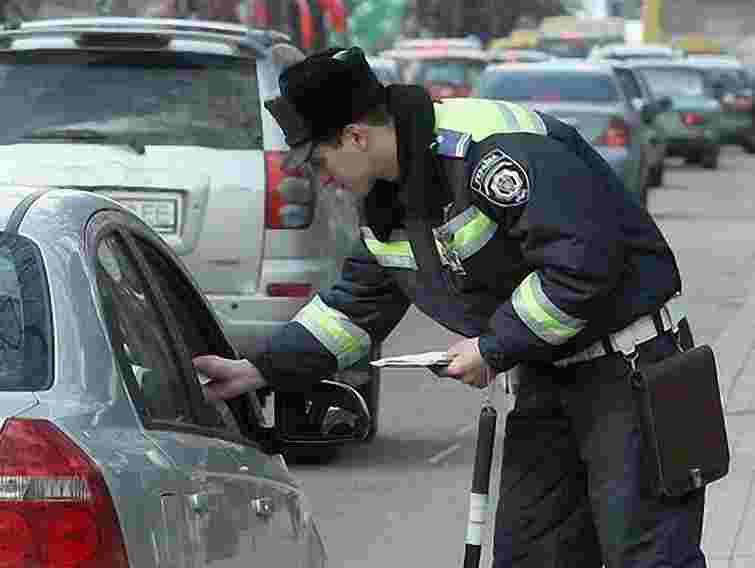 У Львові розшукують водія-втікача, який збив людину