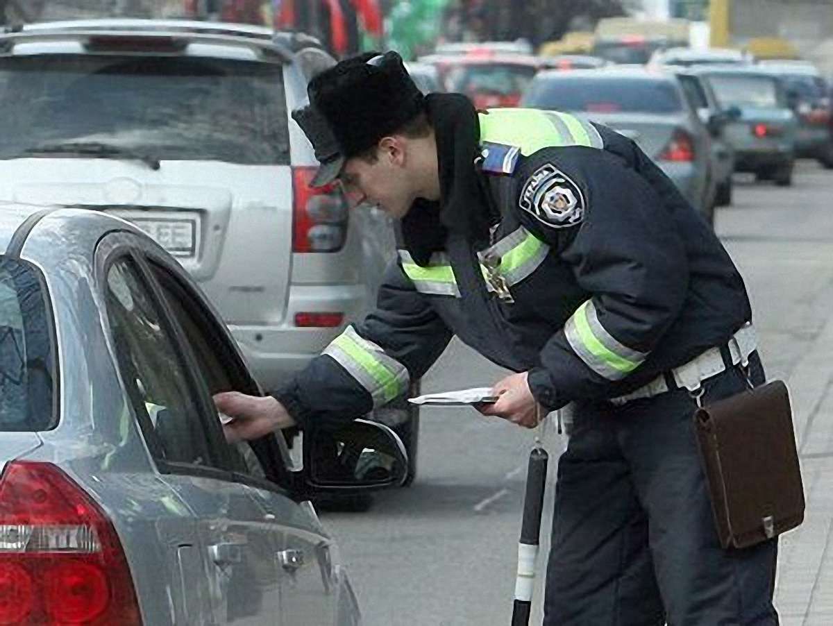 У Львові розшукують водія-втікача, який збив людину