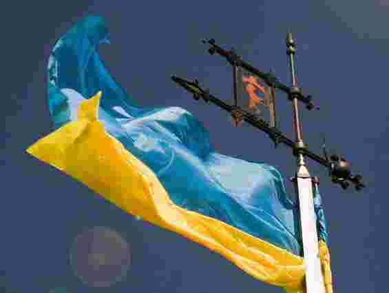 45 українських прапорів завтра вивісять до Євро на Ратуші
