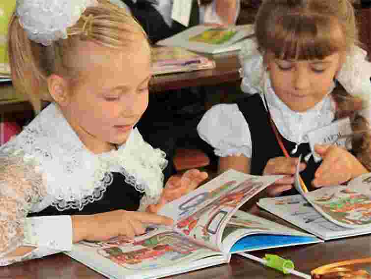 Табачник:  До 15 липня надрукують 4,5 млн підручників для першокласників