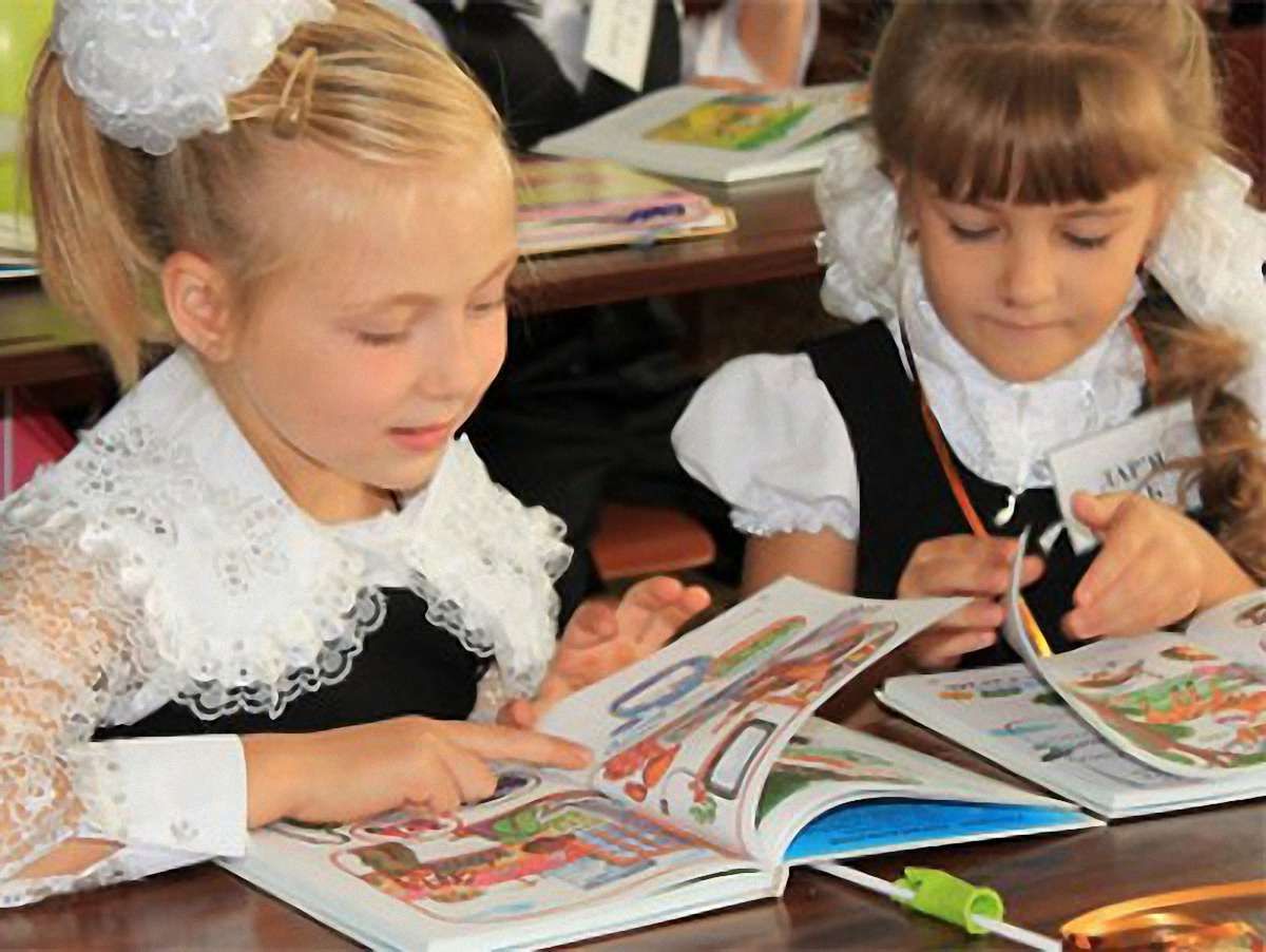 Табачник:  До 15 липня надрукують 4,5 млн підручників для першокласників